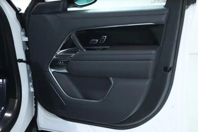 Photo of 2022 White Land Rover Range Rover