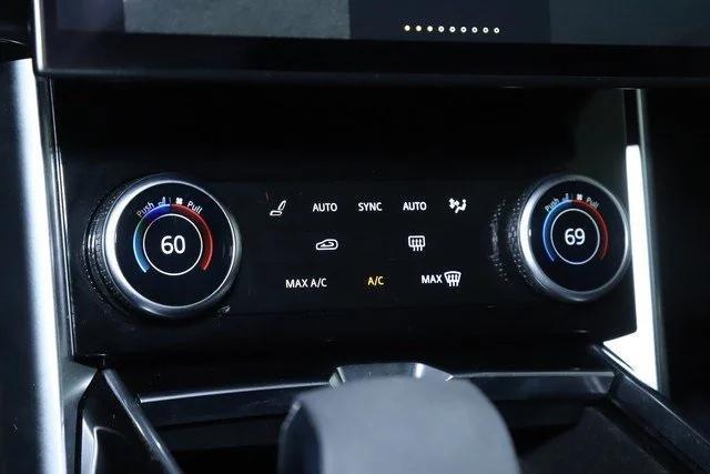 Photo of 2022 White Land Rover Range Rover
