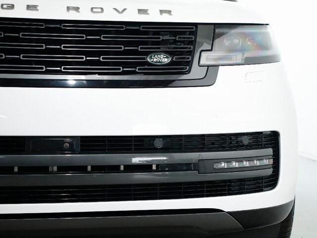 Photo of 2024 Pearl White Land Rover Range Rover