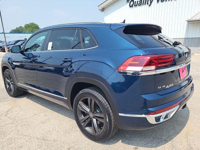 Photo of 2021 Deep Black Pearl Volkswagen Atlas Cross Sport
