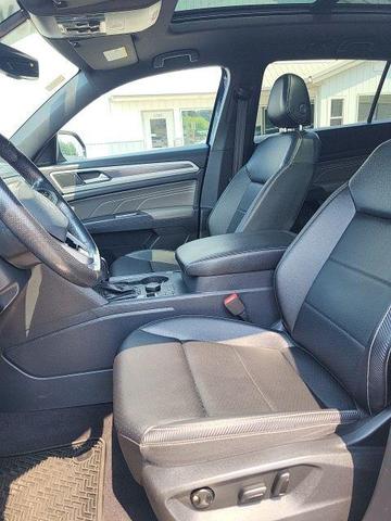 Photo of 2021 Deep Black Pearl Volkswagen Atlas Cross Sport
