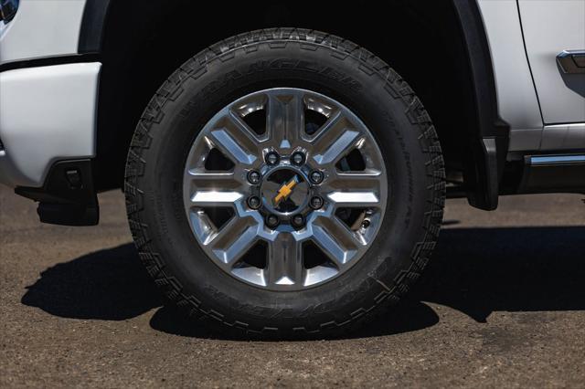 Photo of 2025 Summit White Chevrolet Silverado 3500