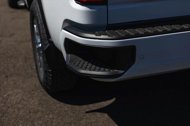 Photo of 2025 Summit White Chevrolet Silverado 3500