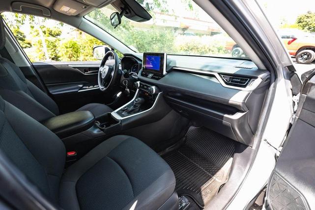 Photo of 2023 Silver Sky Metallic Toyota RAV4 Hybrid