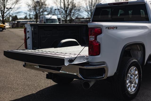 Photo of 2025 Summit White Chevrolet Silverado 3500