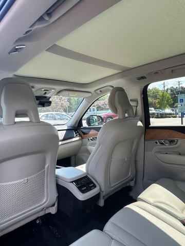 Photo of 2022 White Volvo XC90