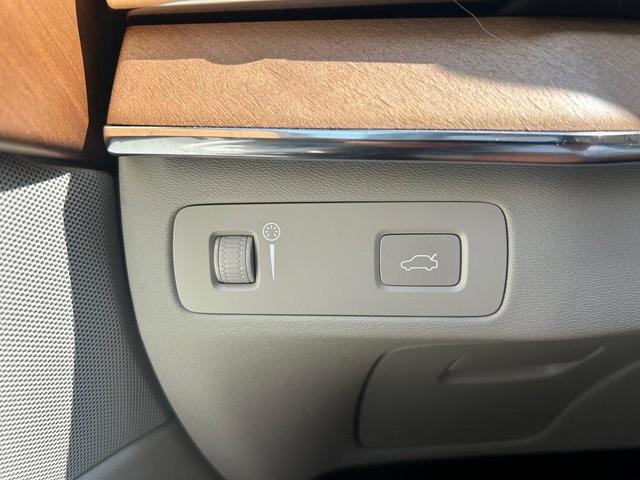 Photo of 2022 White Volvo XC90