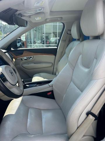 Photo of 2022 White Volvo XC90