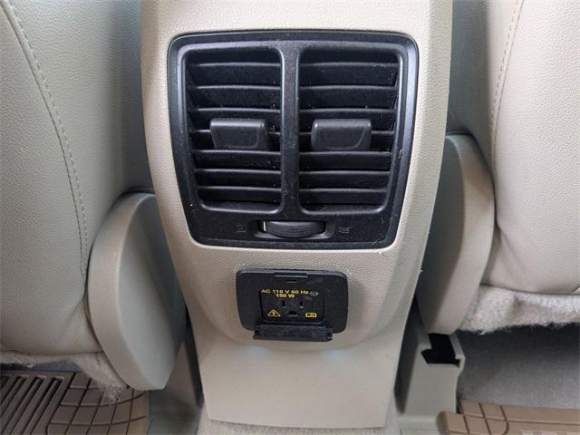 Photo of 2013 White Platinum Ford Escape