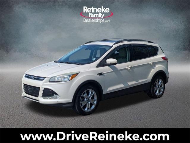Photo of 2013 White Platinum Ford Escape