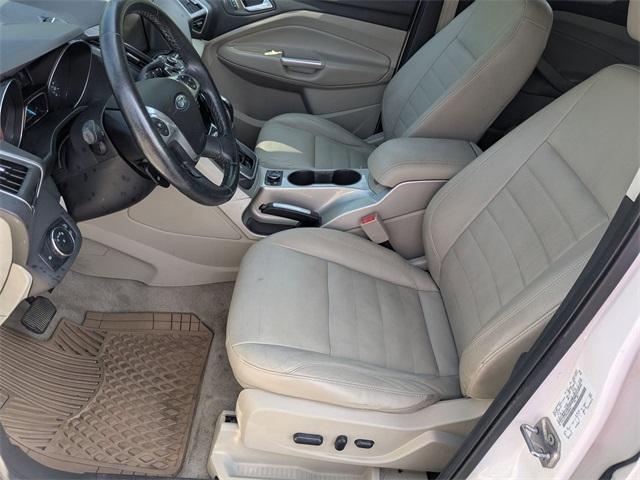 Photo of 2013 White Platinum Ford Escape