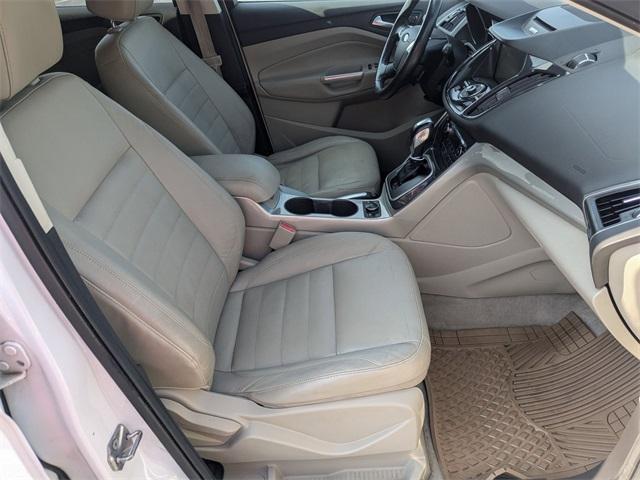 Photo of 2013 White Platinum Ford Escape