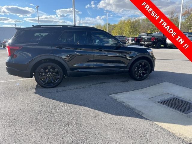 Photo of 2023 Agate Black Metallic Ford Explorer
