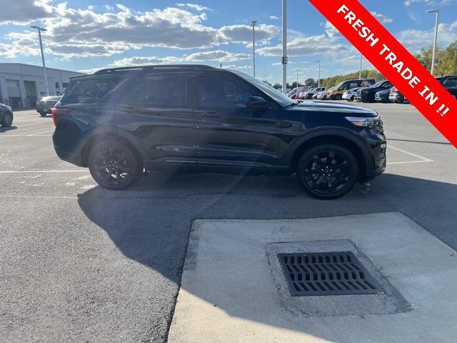 Photo of 2023 Agate Black Metallic Ford Explorer