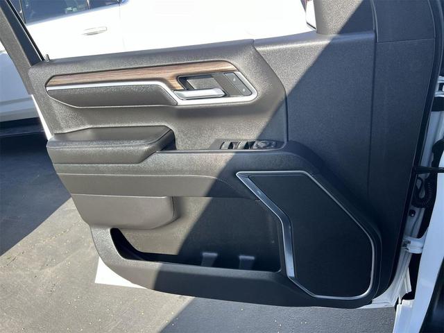 Photo of 2022 Summit White Chevrolet Silverado 1500
