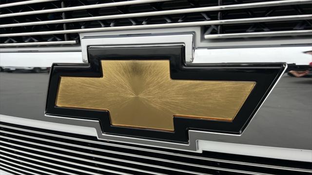 Photo of 2025 Summit White Chevrolet Express 2500