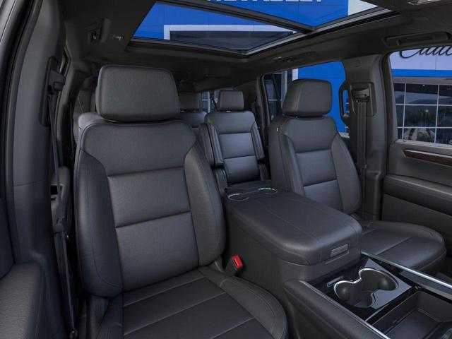 Photo of 2025 Summit White Chevrolet Suburban