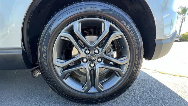 Photo of 2018 Ingot Silver Ford Edge