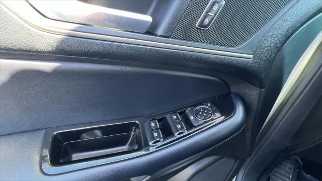Photo of 2018 Ingot Silver Ford Edge