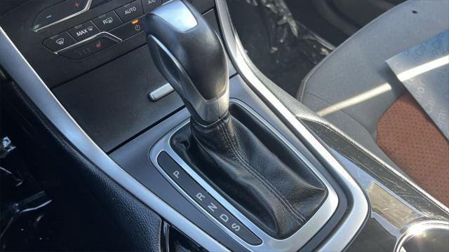 Photo of 2018 Ingot Silver Ford Edge