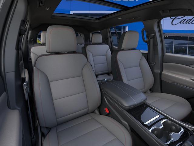 Photo of 2025 Summit White Chevrolet Traverse