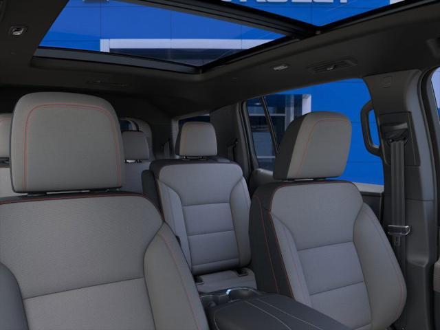 Photo of 2025 Summit White Chevrolet Traverse
