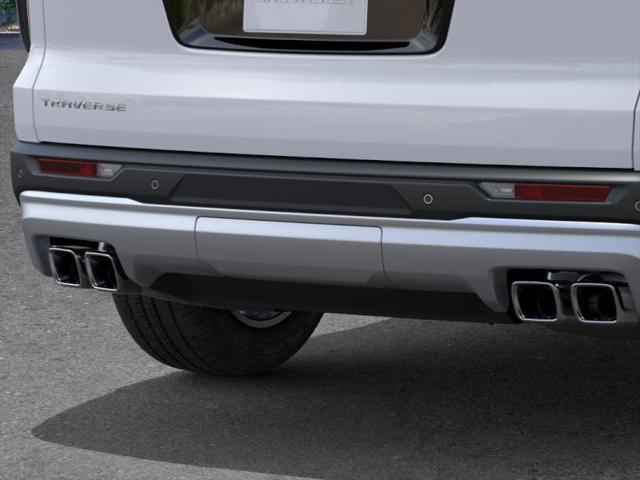 Photo of 2025 Summit White Chevrolet Traverse