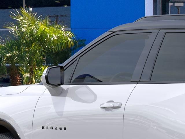 Photo of 2025 Pearl Chevrolet Blazer