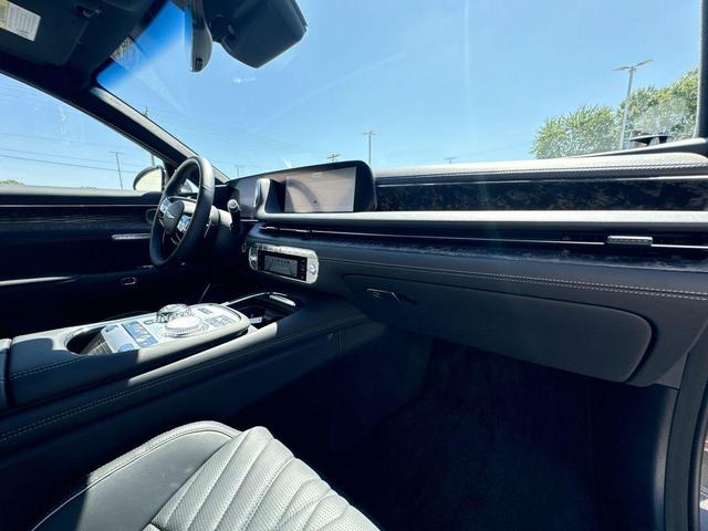 Photo of 2024 Makalu Gray Genesis G90
