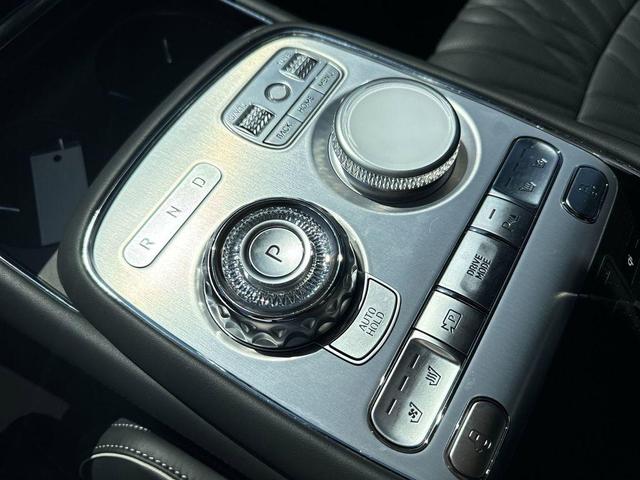 Photo of 2024 Makalu Gray Genesis G90