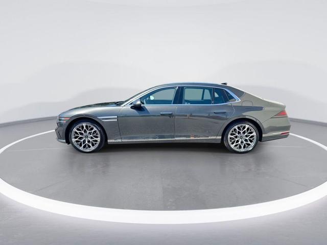 Photo of 2024 Makalu Gray Genesis G90