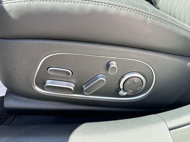 Photo of 2024 Makalu Gray Genesis G90