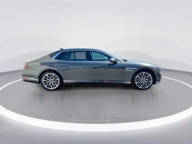 Photo of 2024 Makalu Gray Genesis G90