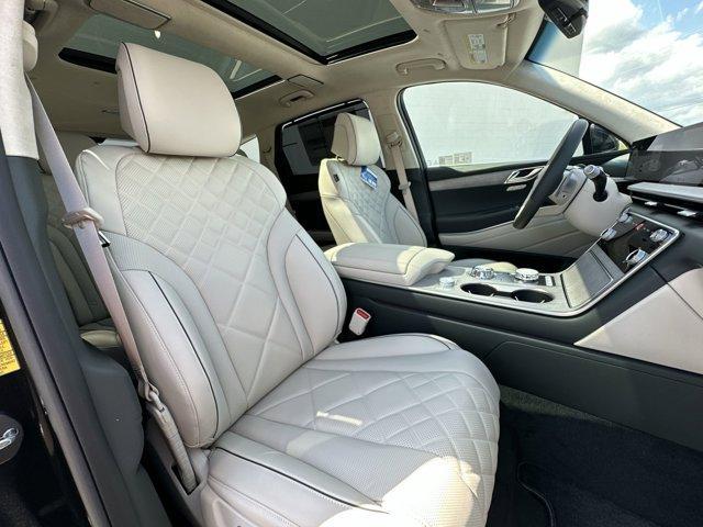 Photo of 2025 Vik Black Genesis GV80