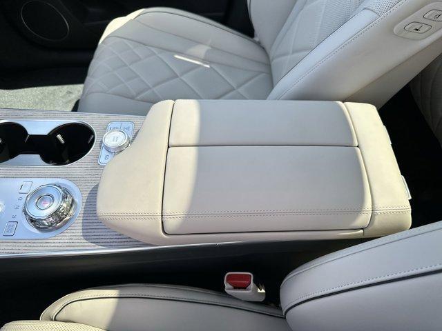 Photo of 2025 Vik Black Genesis GV80