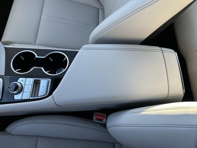 Photo of 2025 Uyuni White Genesis G70