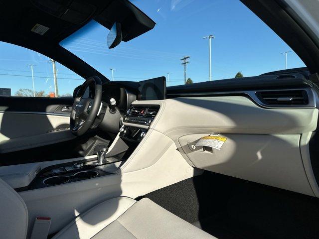 Photo of 2025 Uyuni White Genesis G70