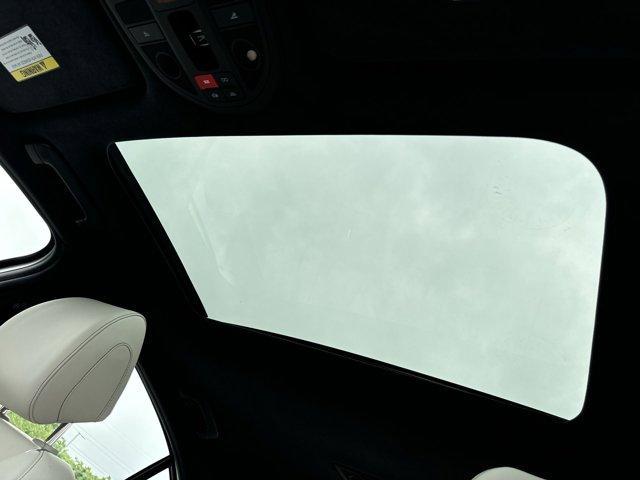 Photo of 2025 Uyuni White Genesis G70