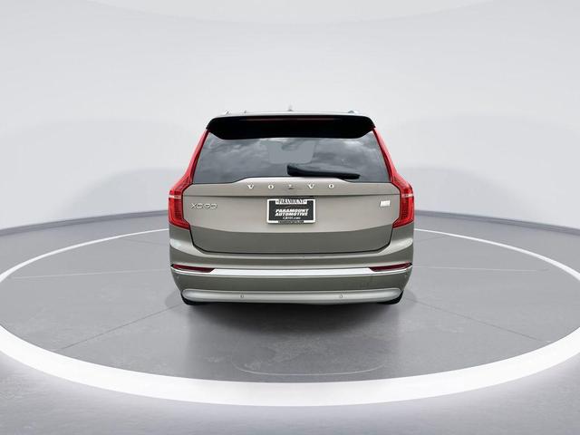 Photo of 2022 Champagne Volvo XC90 Recharge Plug-In Hybrid