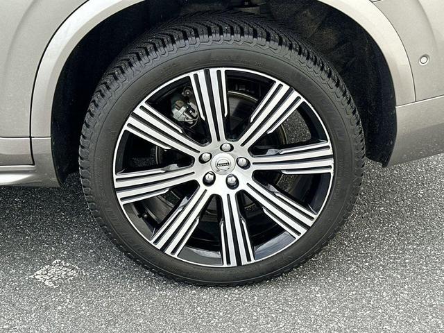 Photo of 2022 Champagne Volvo XC90 Recharge Plug-In Hybrid
