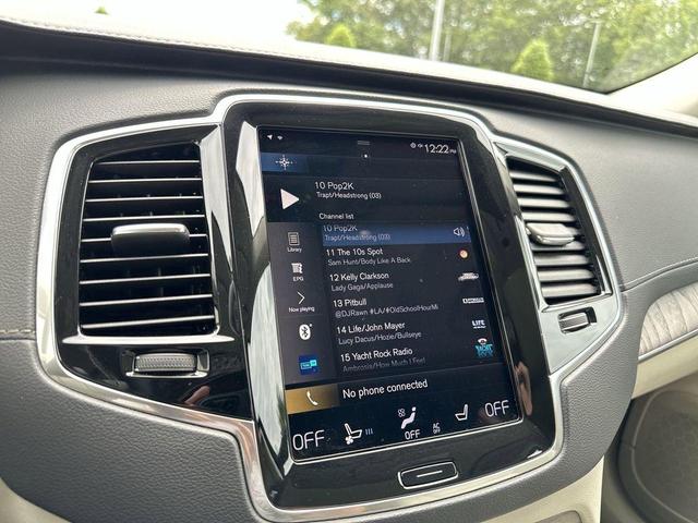 Photo of 2022 Champagne Volvo XC90 Recharge Plug-In Hybrid