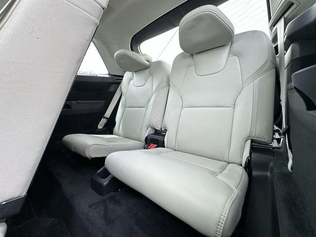 Photo of 2022 Champagne Volvo XC90 Recharge Plug-In Hybrid