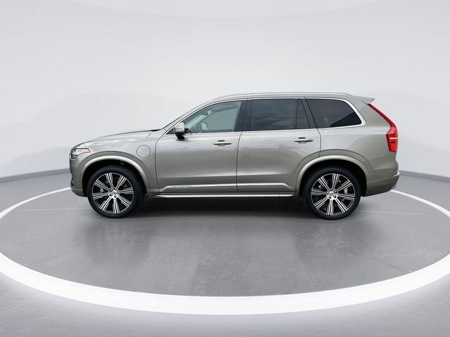 Photo of 2022 Champagne Volvo XC90 Recharge Plug-In Hybrid