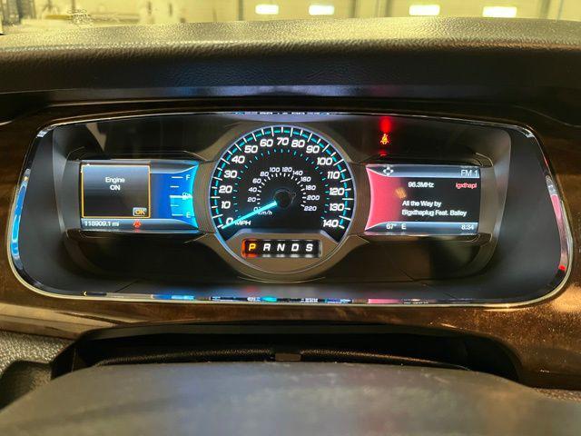 Photo of 2018 White Platinum Metallic Tri-Coat Ford Taurus