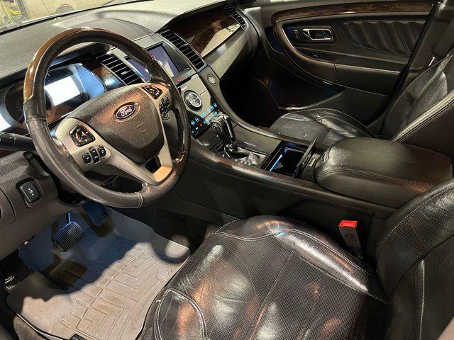 Photo of 2018 White Platinum Metallic Tri-Coat Ford Taurus