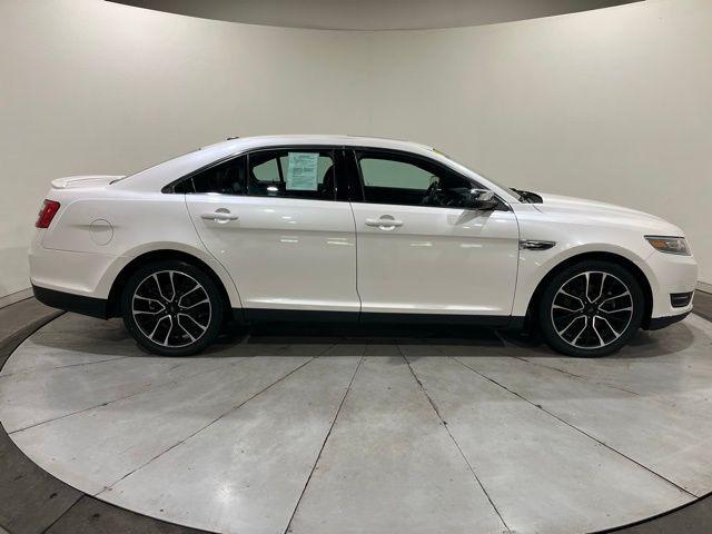 Photo of 2018 White Platinum Metallic Tri-Coat Ford Taurus