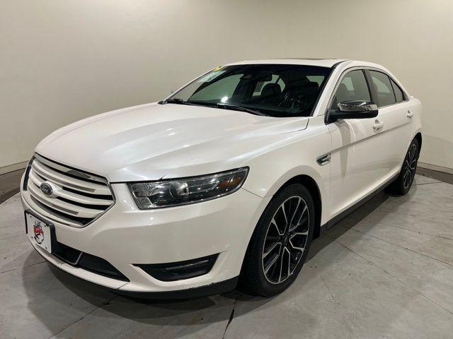 Photo of 2018 White Platinum Metallic Tri-Coat Ford Taurus
