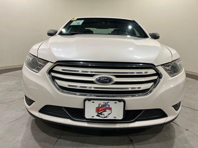 Photo of 2018 White Platinum Metallic Tri-Coat Ford Taurus