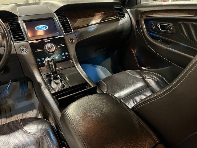Photo of 2018 White Platinum Metallic Tri-Coat Ford Taurus