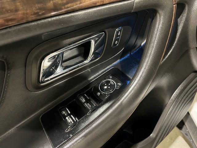 Photo of 2018 White Platinum Metallic Tri-Coat Ford Taurus